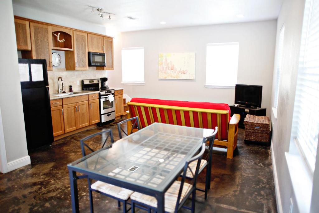 Tiki Loft 2, Third Crossing