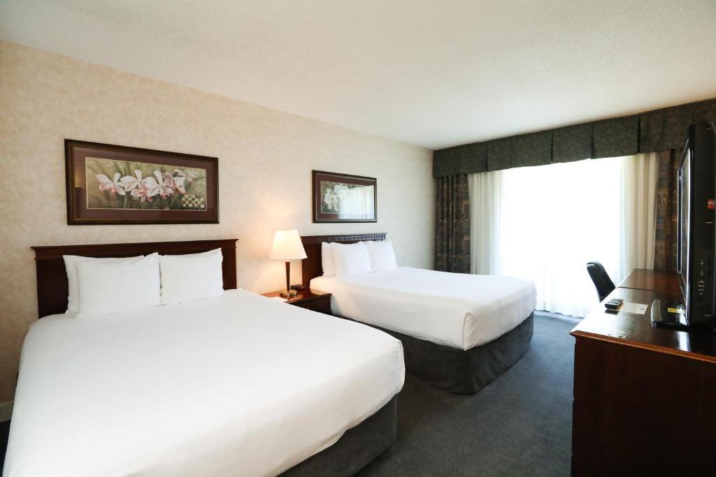Go on a trip with your friends or family and book one of Atrium Inn’s  Traditional Two Queen Rooms.   These rooms have space for everyone with two queen-sized beds and a 42” flat screen TV! Room type not guaranteed.