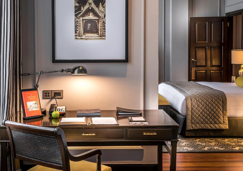 The Strand Yangon Suite - Bed