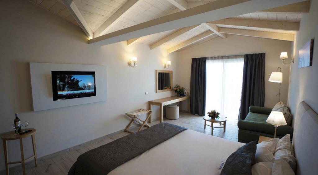 Crystal Beach Hotel — Hotel rooms in Kalamaki (Zakynthos), Ionian Islands