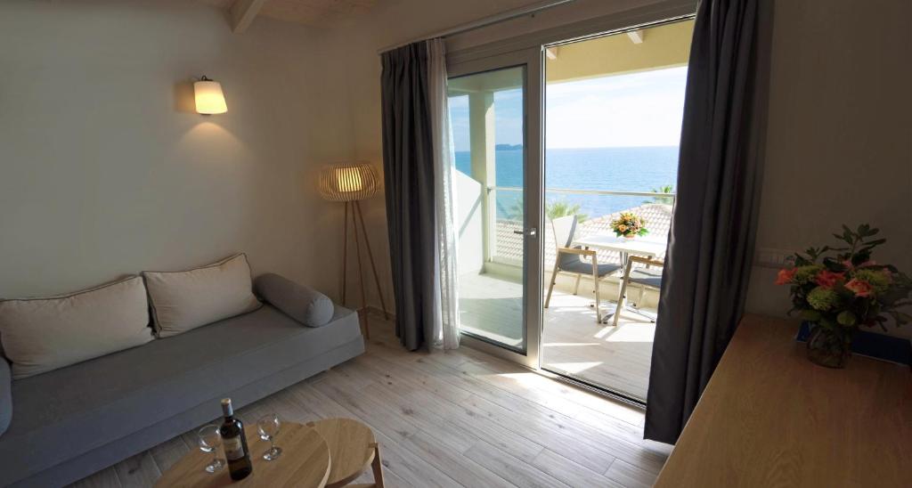 Crystal Beach Hotel — Hotel rooms in Kalamaki (Zakynthos), Ionian Islands