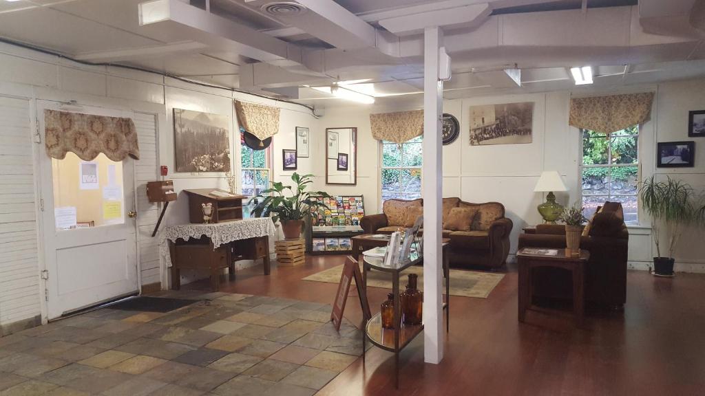 Carson Hot Springs Resort &amp; Spa — Hotel in Carson (WA)