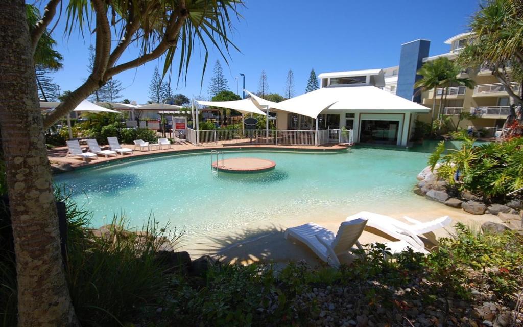 Alex beach resort unit 305 — Hotel in Sunshine Coast