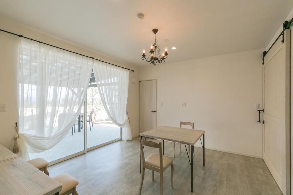 Shared lounge/TV area