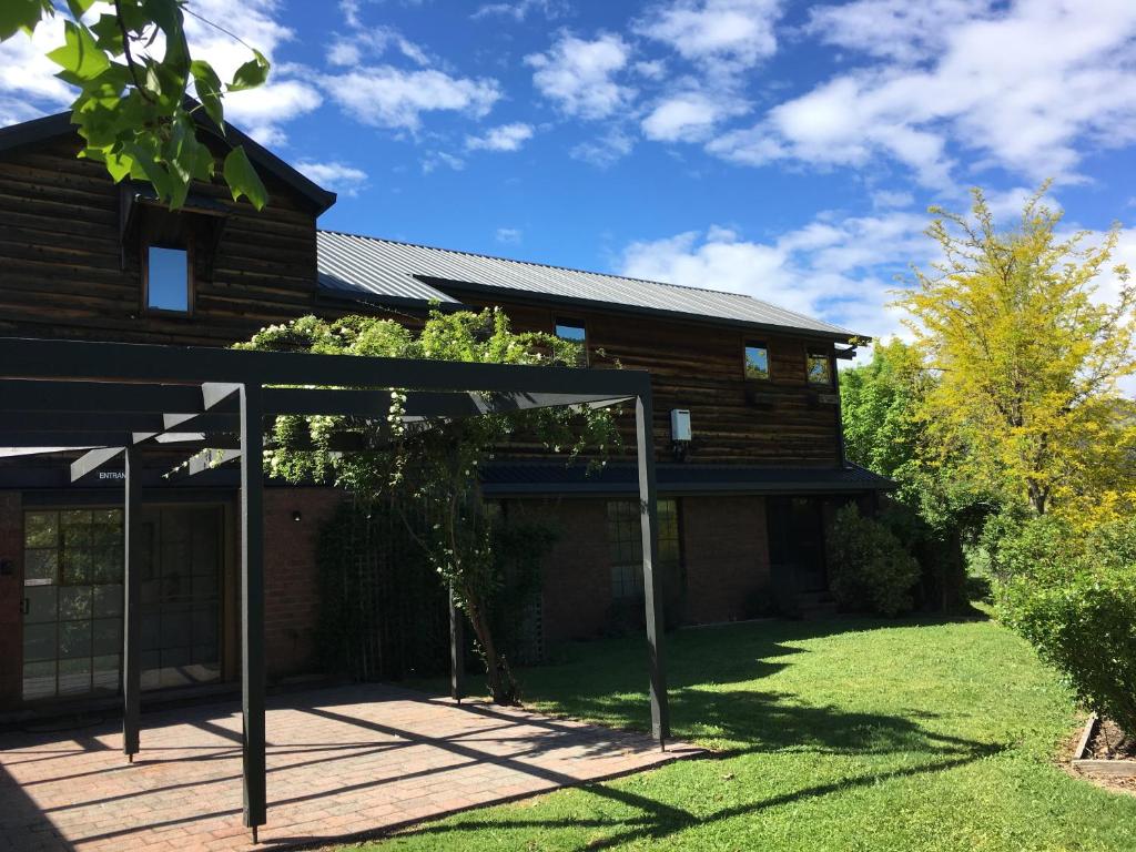 Exterior view, Rosewhite House in Myrtleford