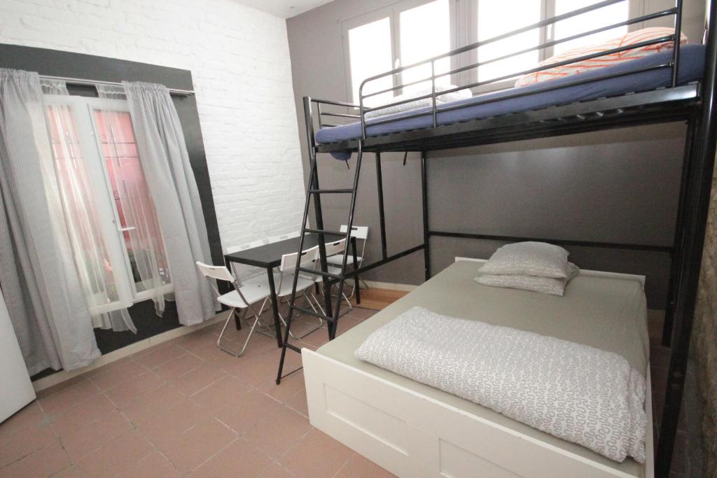 YMMO 93500 — Hotel in Paris