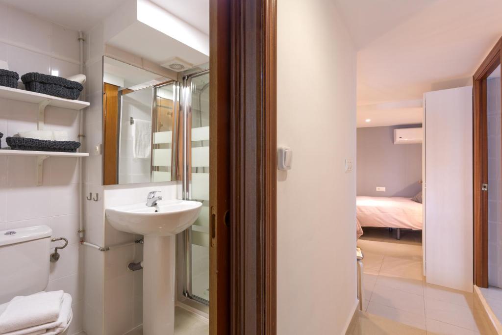 Apartamentos Diaber Gerona 22 photo
