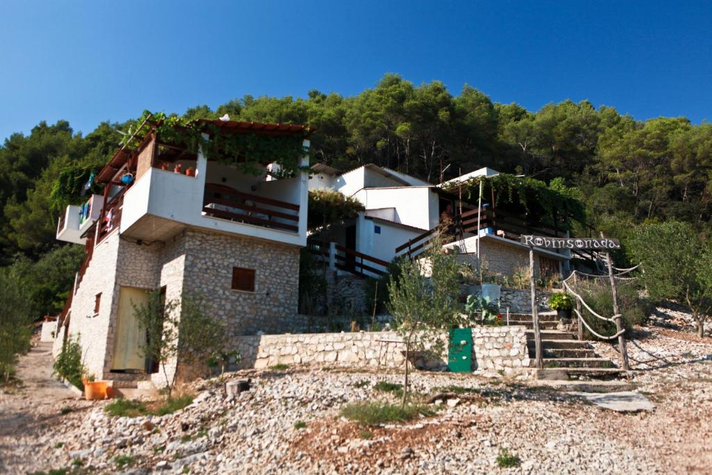 Robinson Mirela — Hotel in Bogomolje