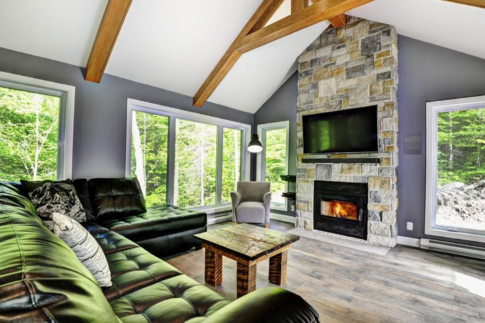 Chalet 04 Chemin Blanc by Les Chalets Alpins, Stoneham