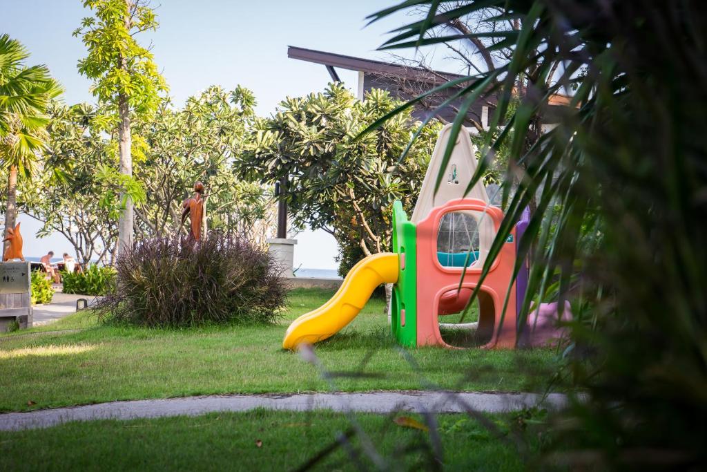 สนามเด็กเล่น