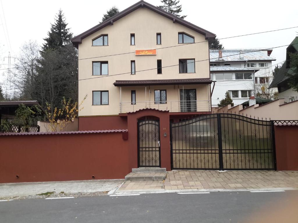 Sun House — Hotel in Predeal