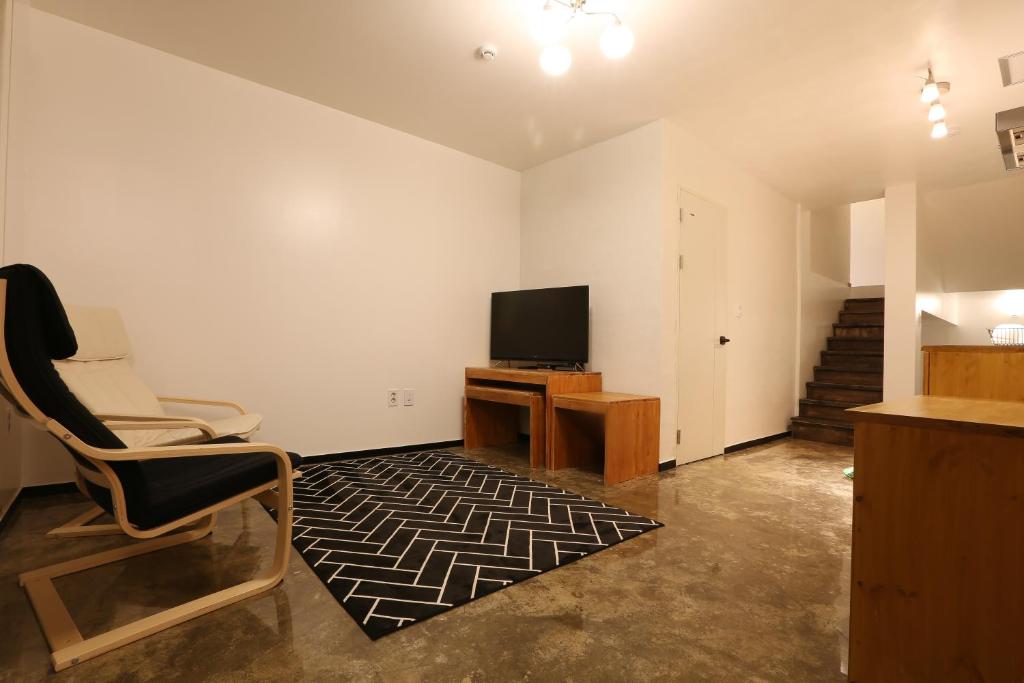 Standard One-Bedroom House - Pet-Friendly