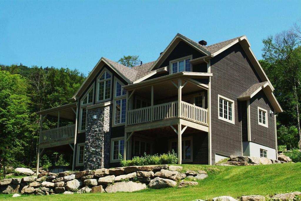 Chalet 18 Chemin Blanc by Les Chalets Alpins, Stoneham