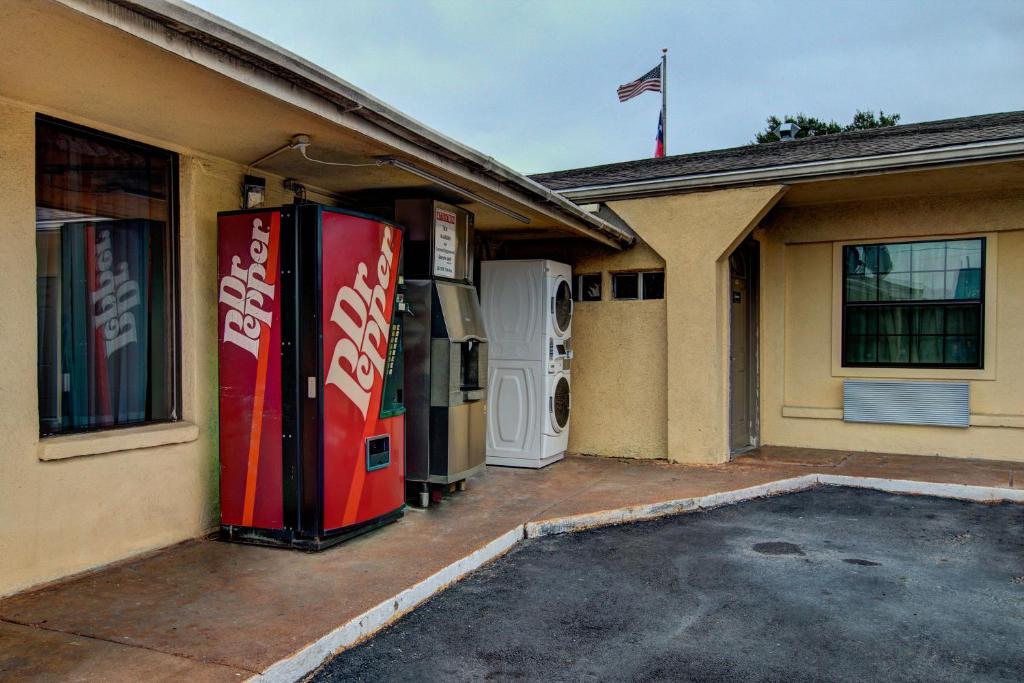 Kingsway Inn Corsicana photo