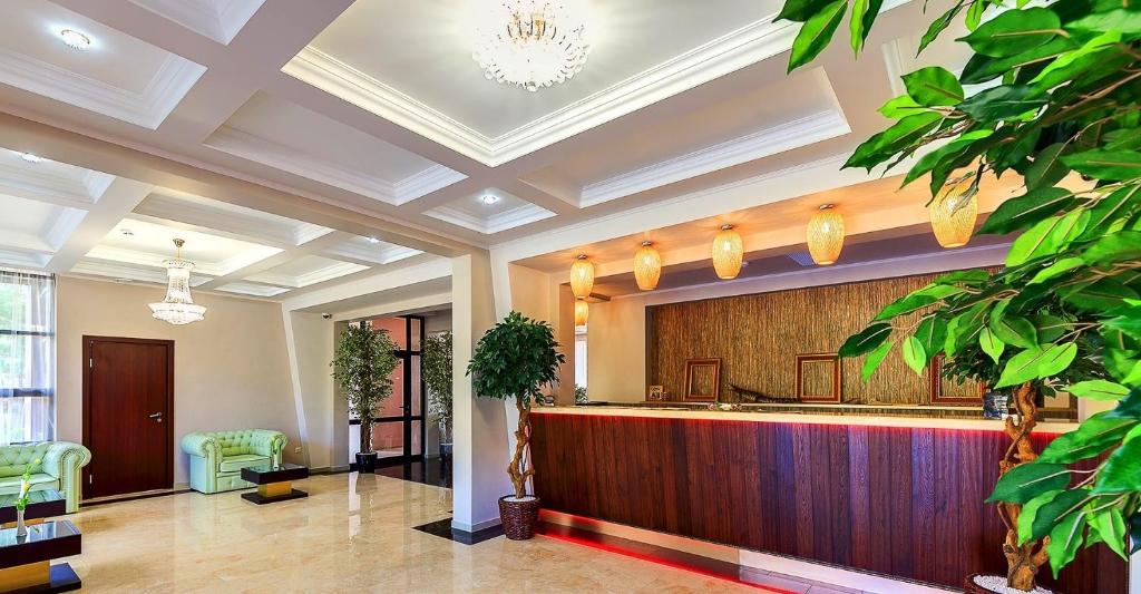 Front desk [24-hour]