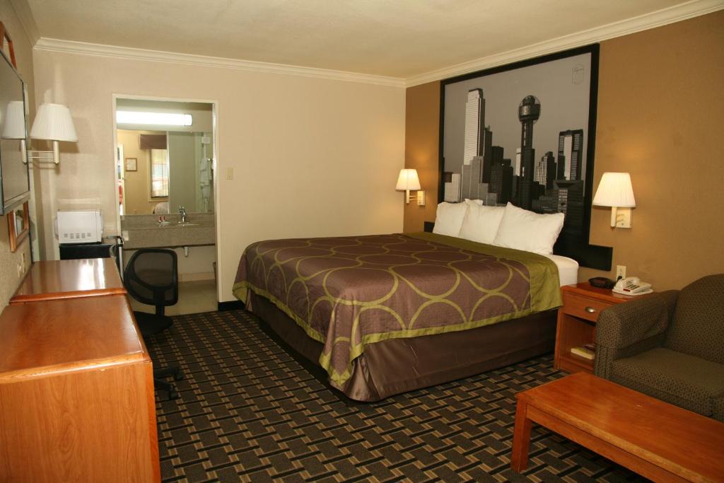 Super 8 By Wyndham Tyler Tx photo