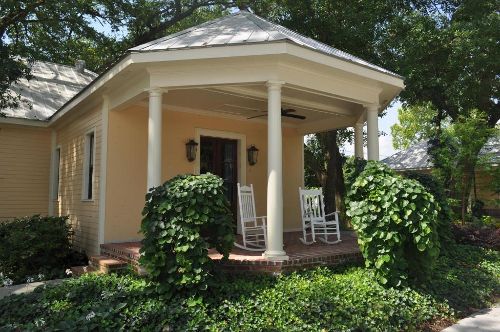 The Inn at Houmas House Estate — Hotel in Burnside