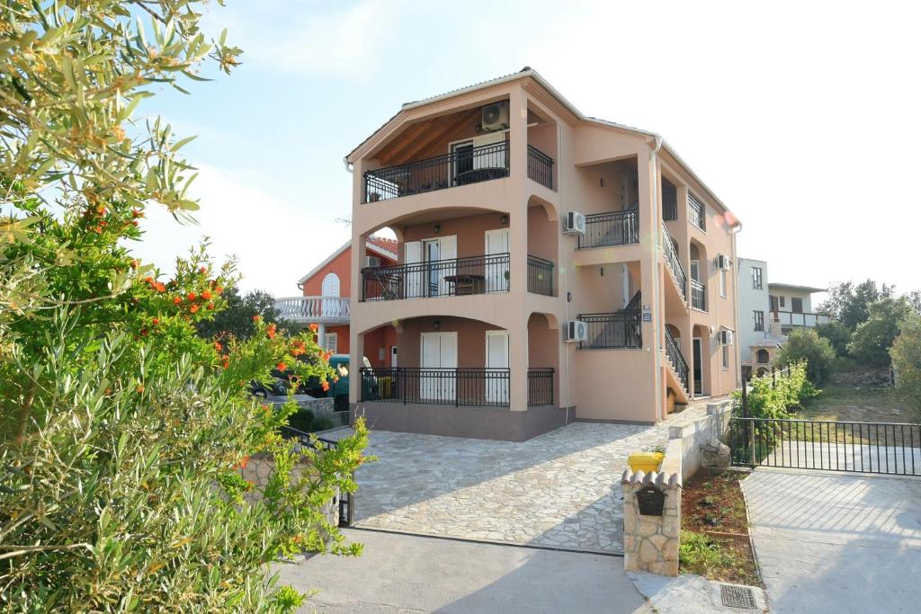 Apartmani Natasa Nino Jezera, Murter — Hotel in Jezera