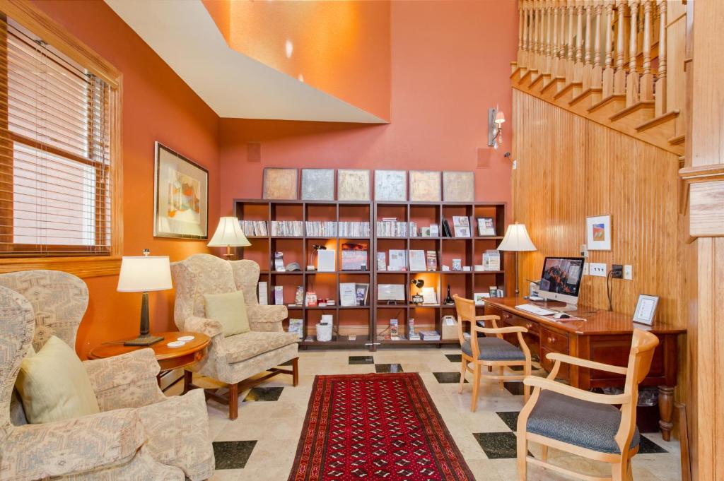 The Bradley Boulder Inn photo