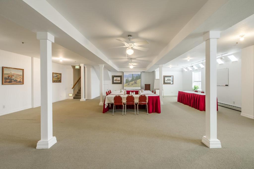 The Bradley Boulder Inn photo