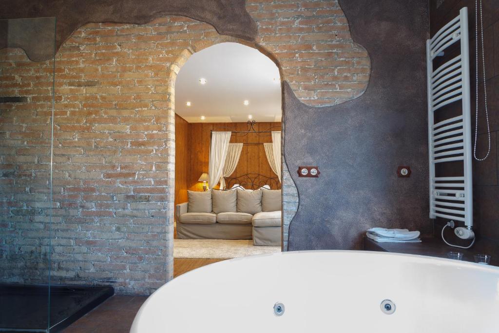 El Moli de Pontons suites con jacuzzi spa 전경