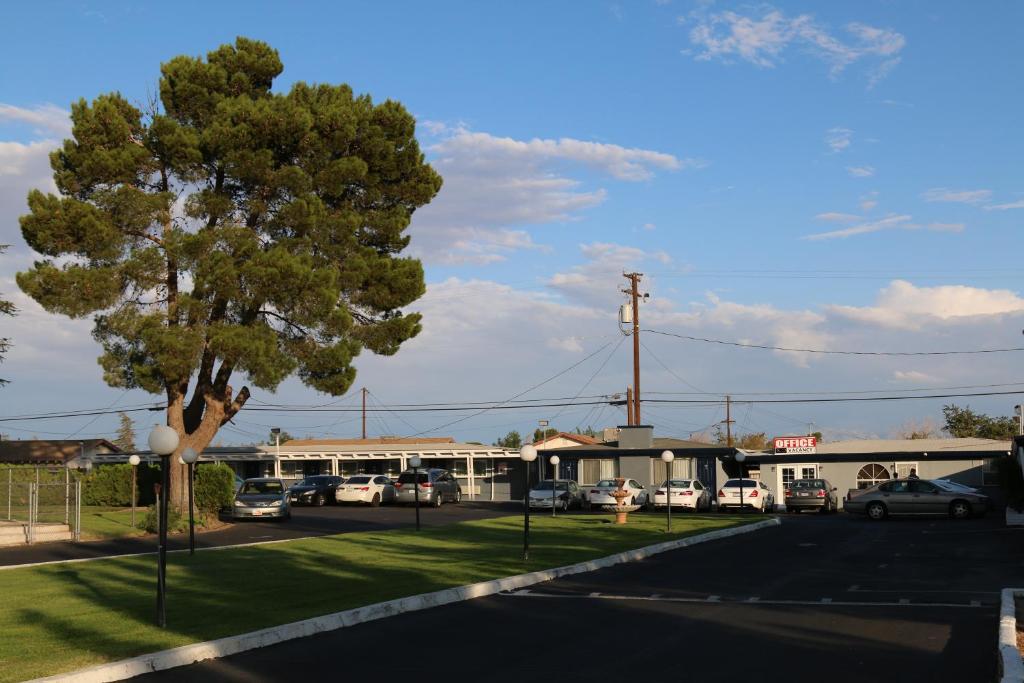 NEW CORRAL MOTEL photo