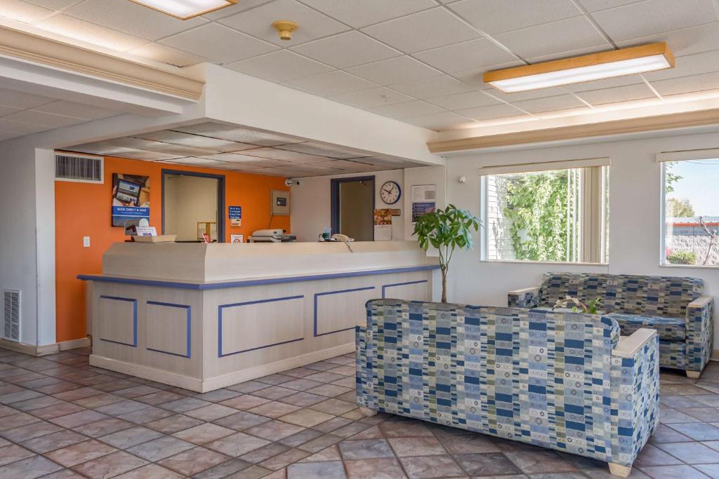 Motel 6-Redmond, OR photo