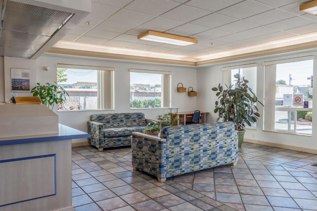 Motel 6-Redmond, OR photo