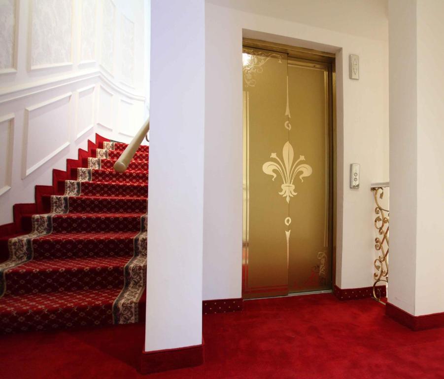 Royal Grand Hotel photo