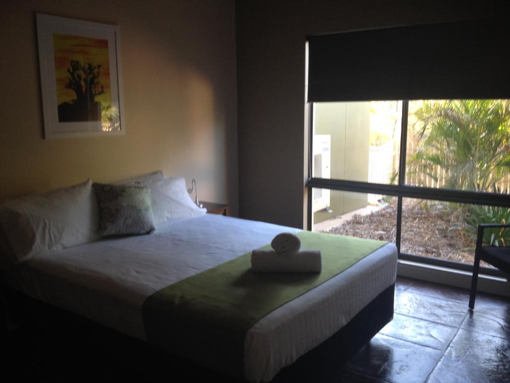 Breezes Apartments photo