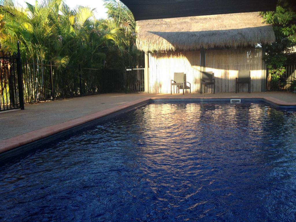 Breezes Apartments photo