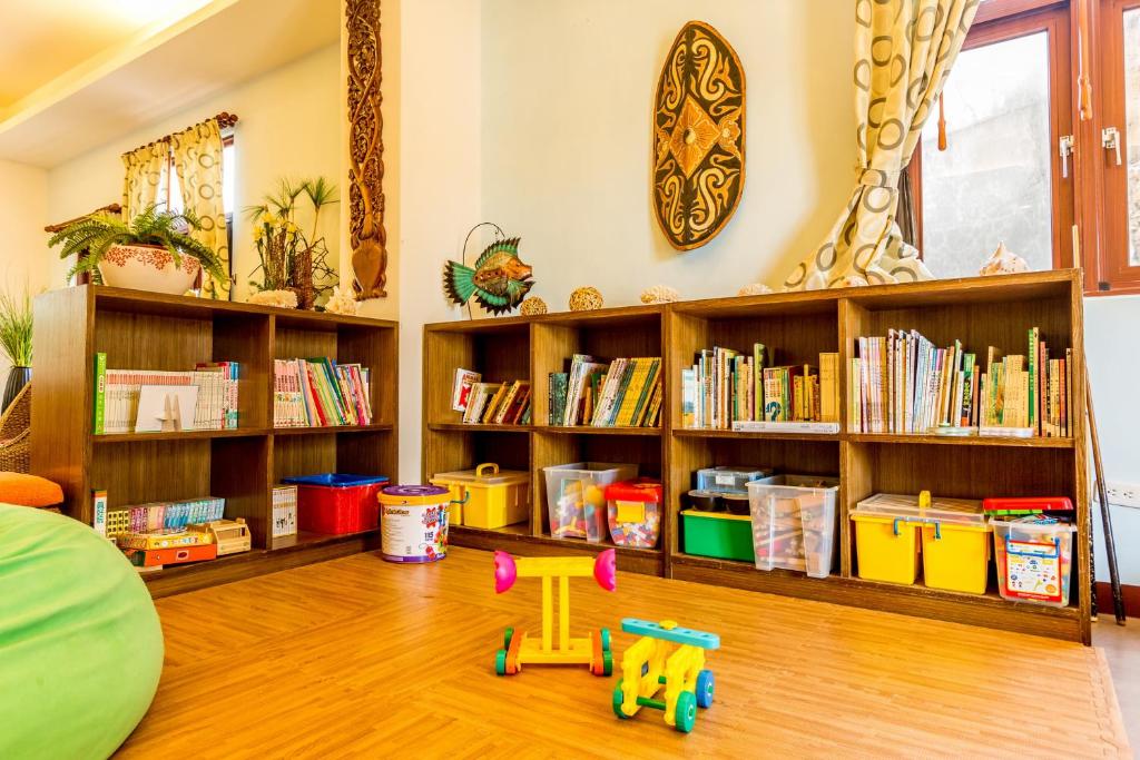 Shared lounge/TV area