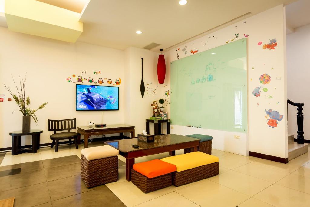 Shared lounge/TV area