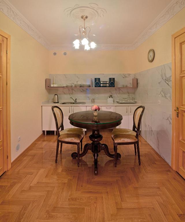 Villa Romantica on Vlaicu-Pircalab photo