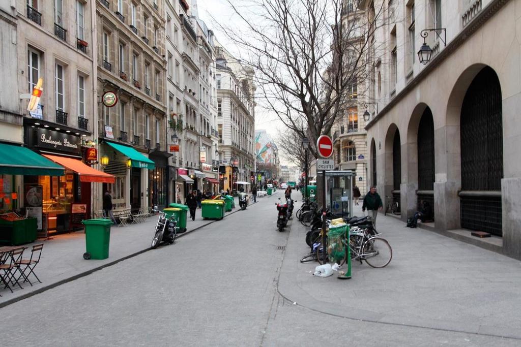 SOHO CENTER/MARAIS/POMPIDOU/LOUVRE photo