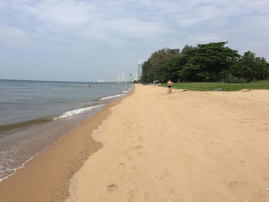 Baan Dhewaran Beachfront Villa photo