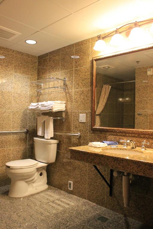 Rushmore Express & Suites photo