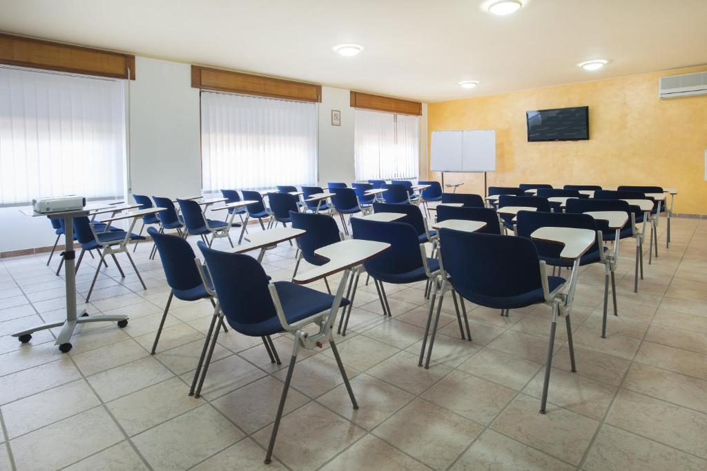 Hotel Oasis Photo 10