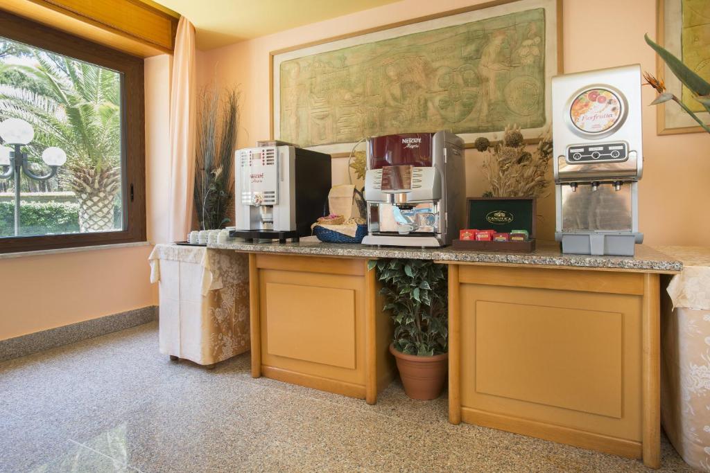 Hotel Oasis Photo 12