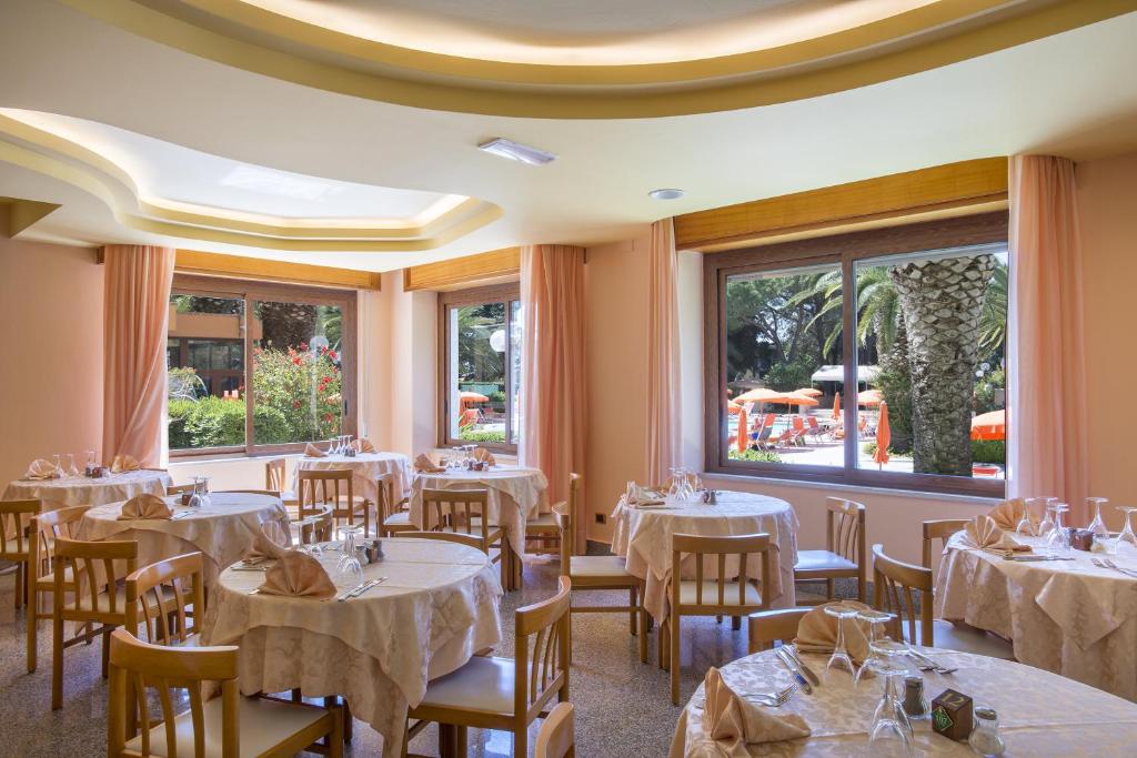 Hotel Oasis Photo 14