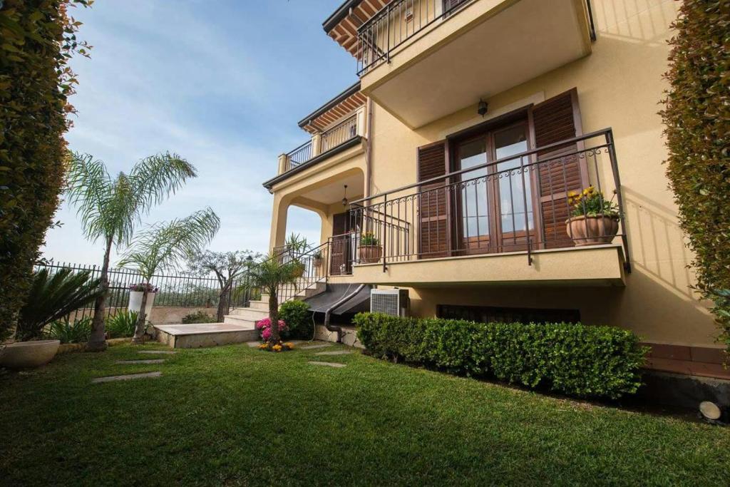 B&B Lavinaio, Aci SantʼAntonio