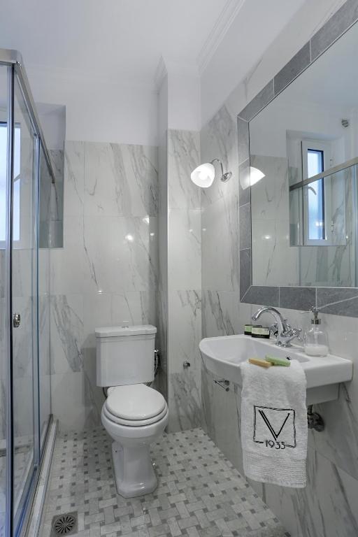 V1935 Luxurious Apartments photo