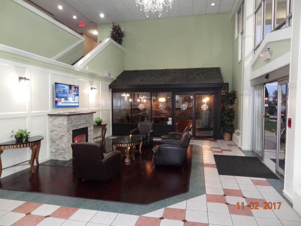 Days Inn & Suites by Wyndham Columbus East Airport