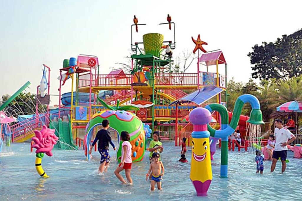 Nearby attraction, Natcha Place Rangsit Donmuang in Bangkok