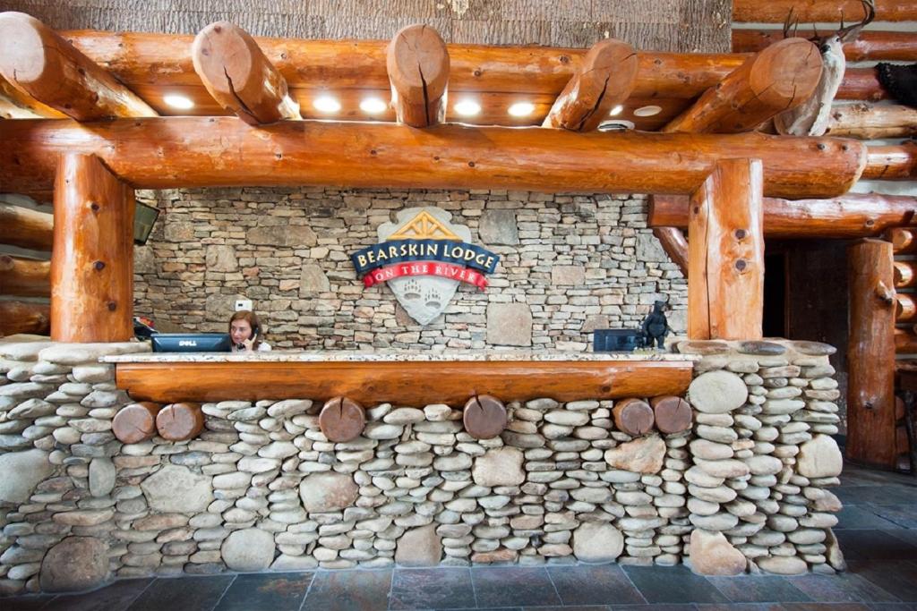 Front desk [24-hour]