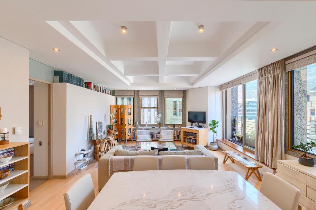 #1003 Cartwright - Stylish & Central, Кейптаун