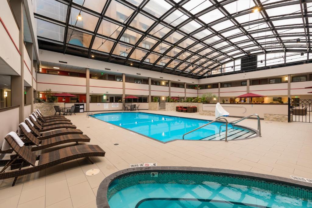 Brookfield-Milwaukee Hotel photo