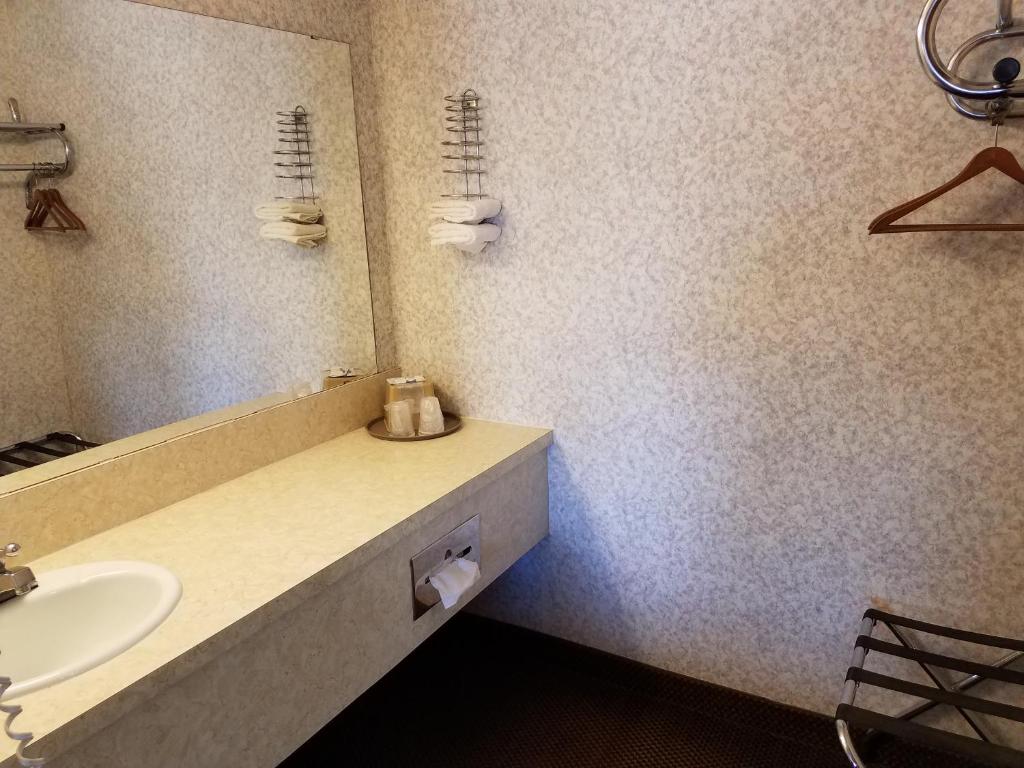 Heritage Inn photo