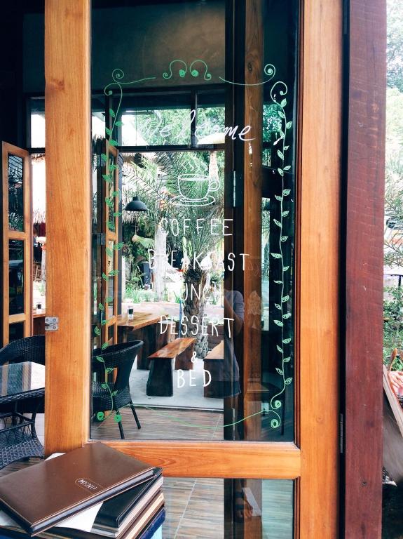 Restaurant, Lipe - Bloom Cafe and Hostel in Ko Lipe