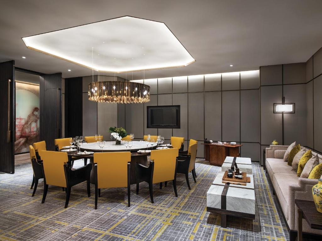 Hotel Dining